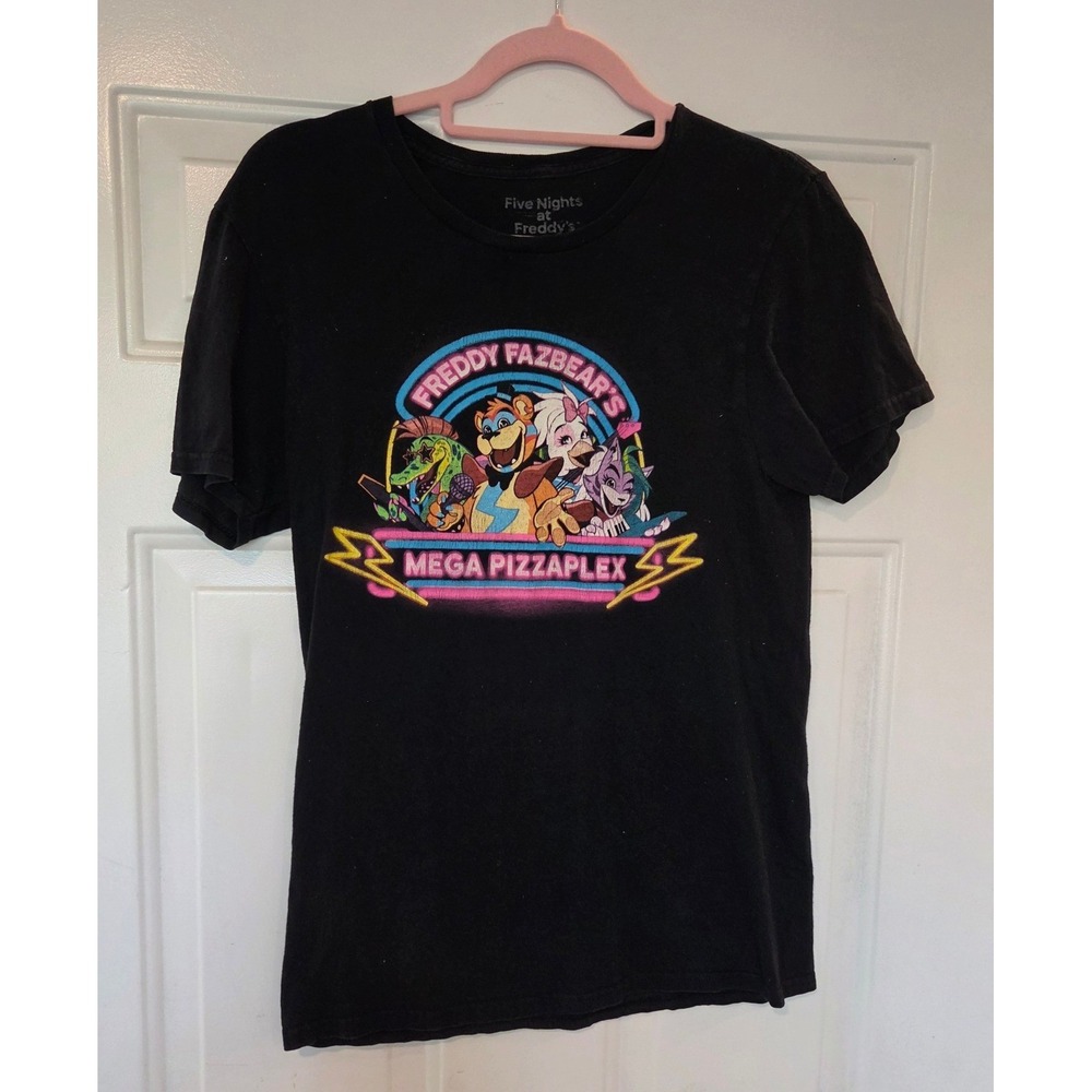 Five Nights at Freddys Mega Pizzaplex Graphic T-Shirt Black Small FNAF Security